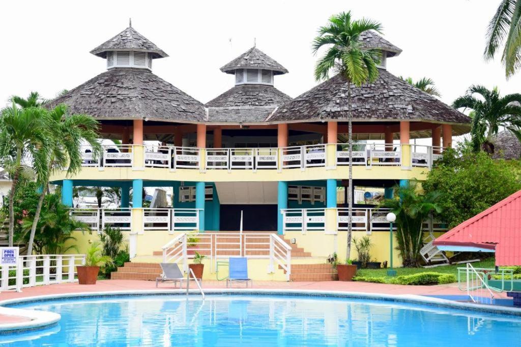 Mystic Ridge Apt 2 Plus 6 Очо-Ріос Екстер'єр фото